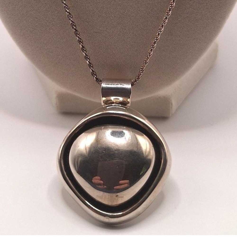 Sterling silver oval pendant from Mexico on silver rope chain 24 inches